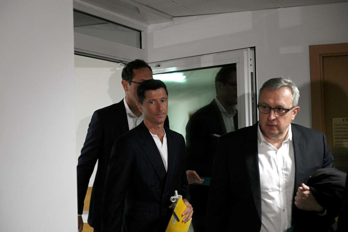 В среду состоялось очередное слушание по спору Левандовски-Кучарски. На заднем плане звучат обвинения в шантаже