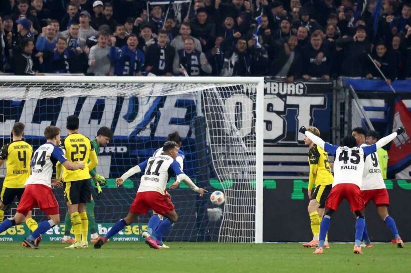HSV в концовке вырвали ничью, а Боруссия Дортмунд не сократила отставание от Баварии