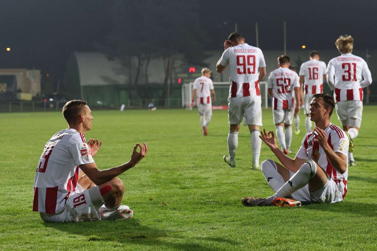 Автогол в добавленное время порадовал Вислу Краков, которая заменила Betclic, занявшую второе место в Первой лиге.