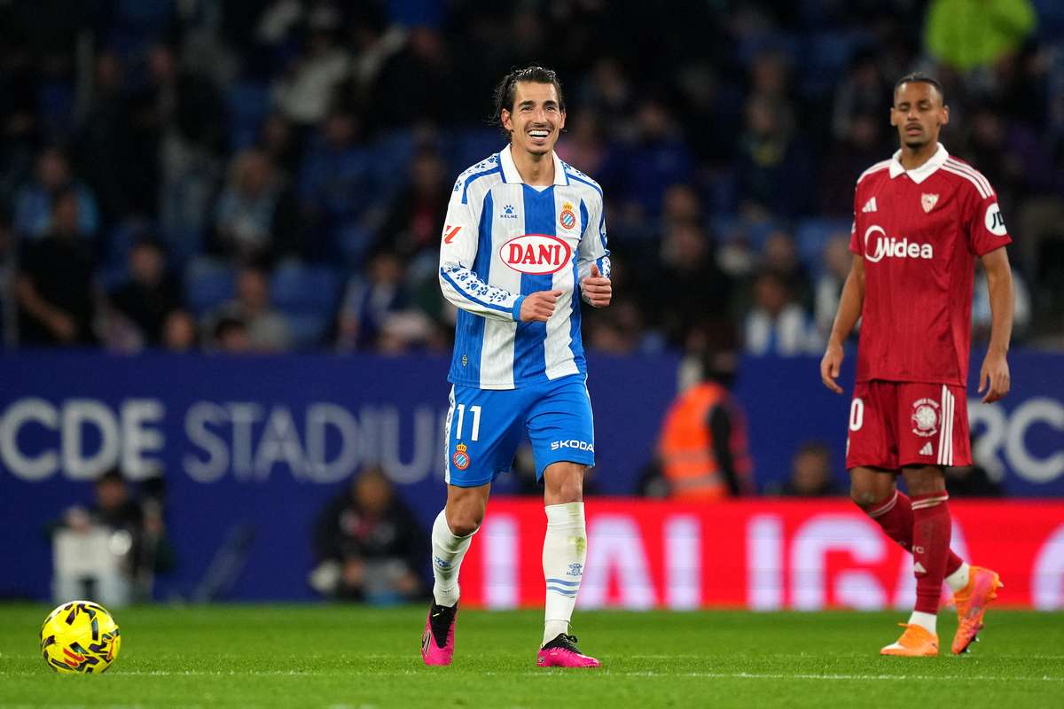 «Эспаньол» победил «Севилью» после захватывающего финала и приблизился к «Бетису», занявшему пятое место.