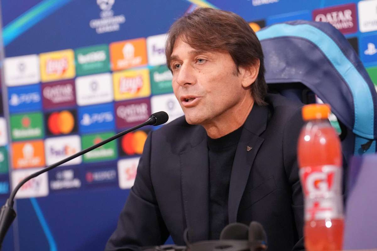 «Наполи» хочет отпраздновать победу легенды Марадоны. «Это было бы прекрасно», — говорит Конте.