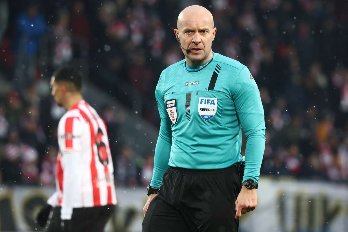 Шимон Марчиняк будет тренировать матч Лиги чемпионов во вторник. Поляк полетит в Неаполь