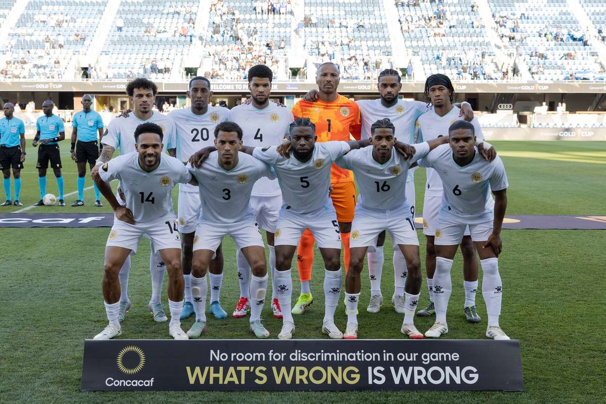 Игроки Кюрасао отправятся на чемпионат мира за свою страну и тренера Дика Адвоката