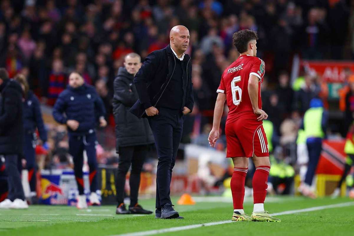 Под давлением «Ливерпуль» принимает «Астон Виллу» Мэтти Кэша. Кто будет продолжать сериал?