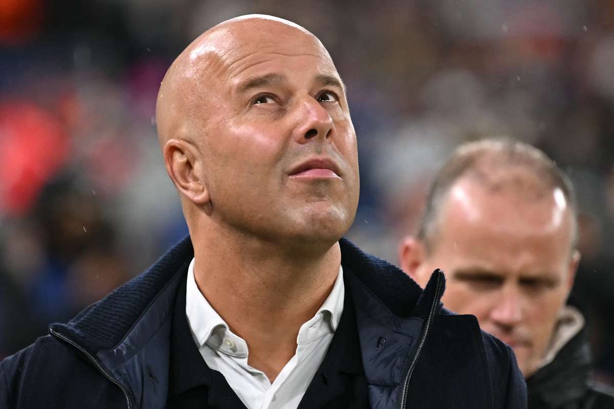 Уэсли Снейдер защищает Арне Слота после неудачной серии. «Он был королем Ливерпуля»