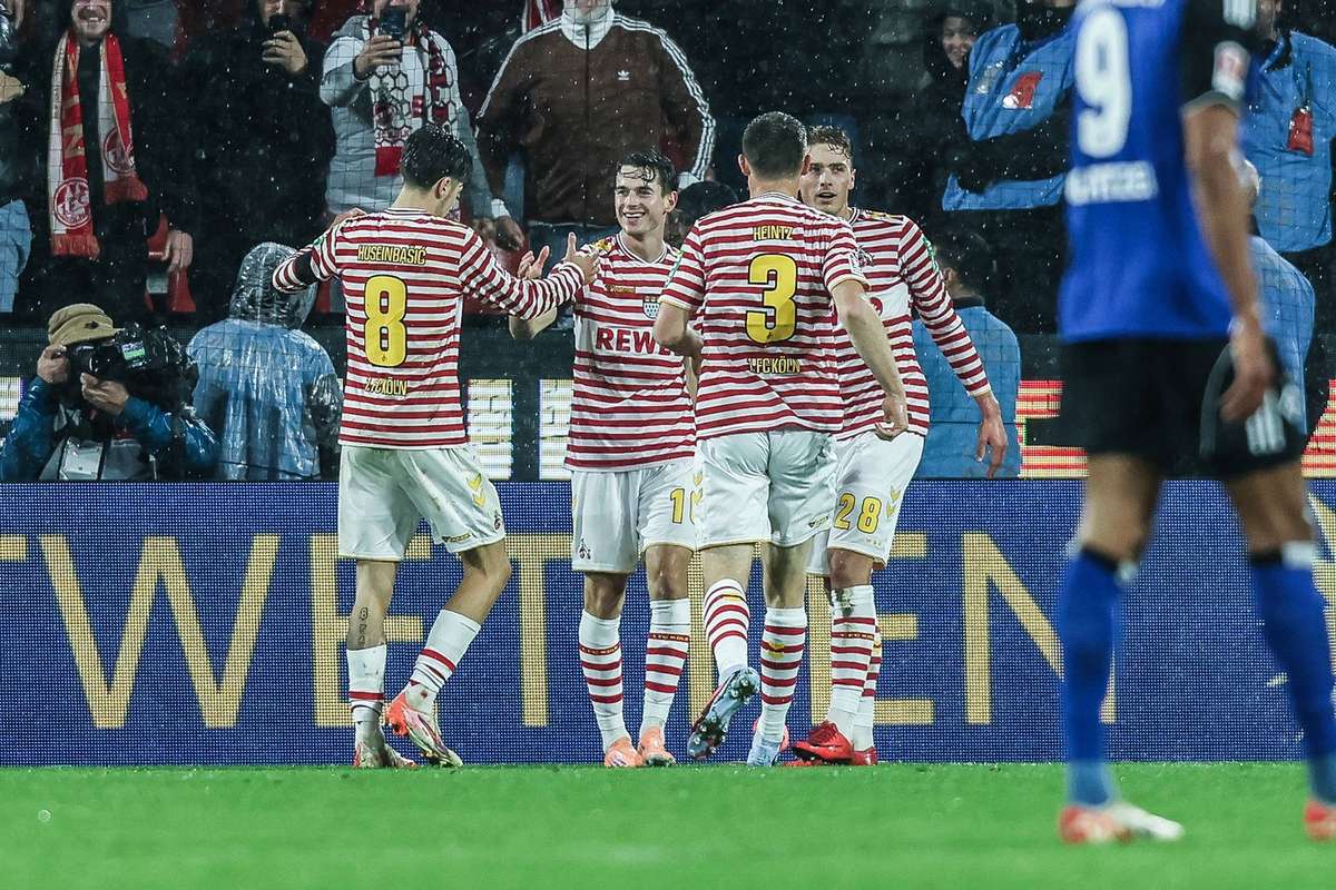 Гол и результативная передача Якуба Каминьски, его "Кельн" побеждает "Гамбург" дома