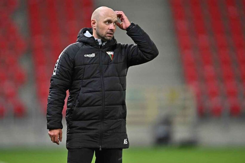 За два месяца ГКС Тыхы набрал лишь очко, тренер Сковронек и ассистент лишились работы