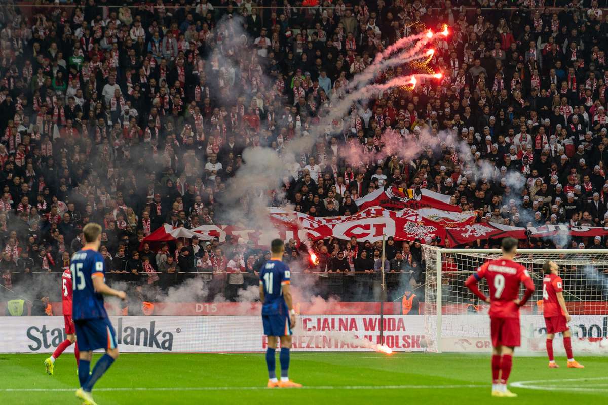 ФИФА оштрафовала Польскую футбольную ассоциацию финансово за матч против Нидерландов: «Нарушения порядка и безопасности»