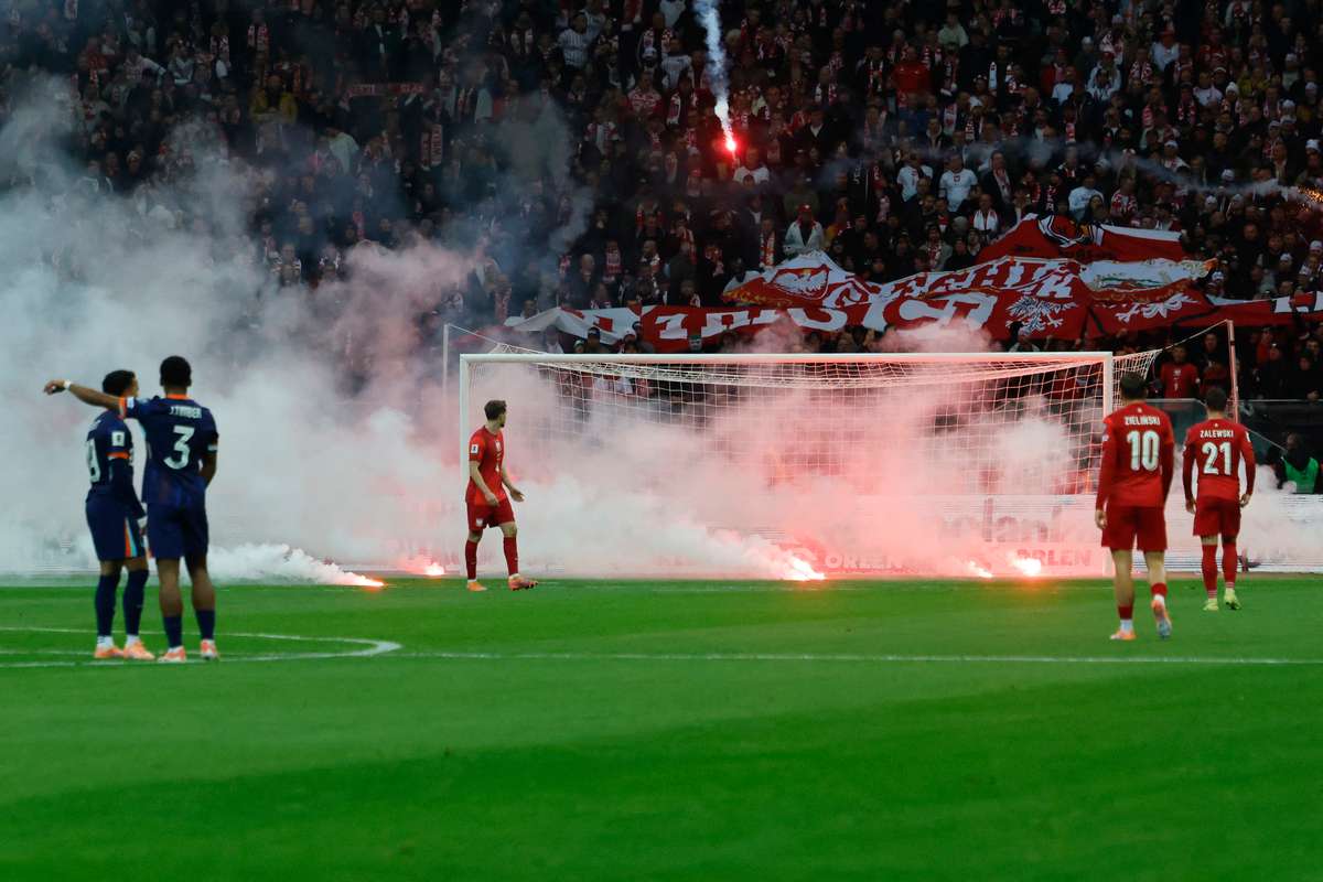 Олешек после прерывания матча в Варшаве: финансовый штраф - да, закрытие стадиона - нет
