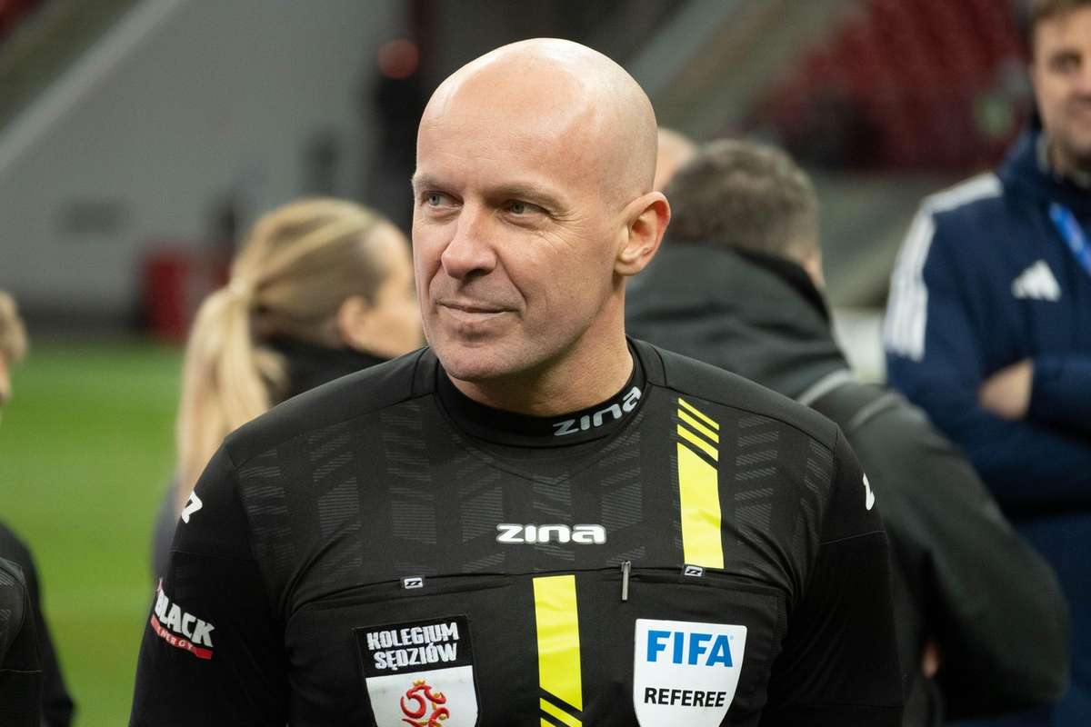 Поляки являются арбитрами матчей группы C, что очень важно для команды Яна Урбана.