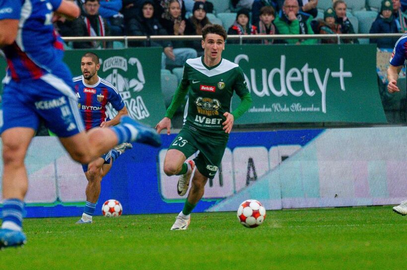 Шленск соскользнул с пьедестала почета после поражения от Полонии, победоносный Погонь приближается к Висле Кракову