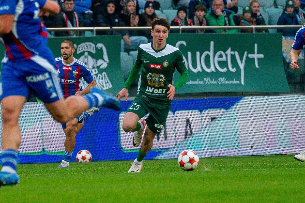 Шленск соскользнул с пьедестала почета после поражения от Полонии, победоносный Погонь приближается к Висле Кракову