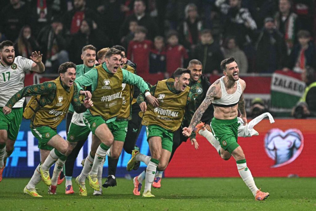 Трой Пэрротт, национальный герой Ирландии. Пять голов в двух матчах гарантируют выход в плей-офф чемпионата мира