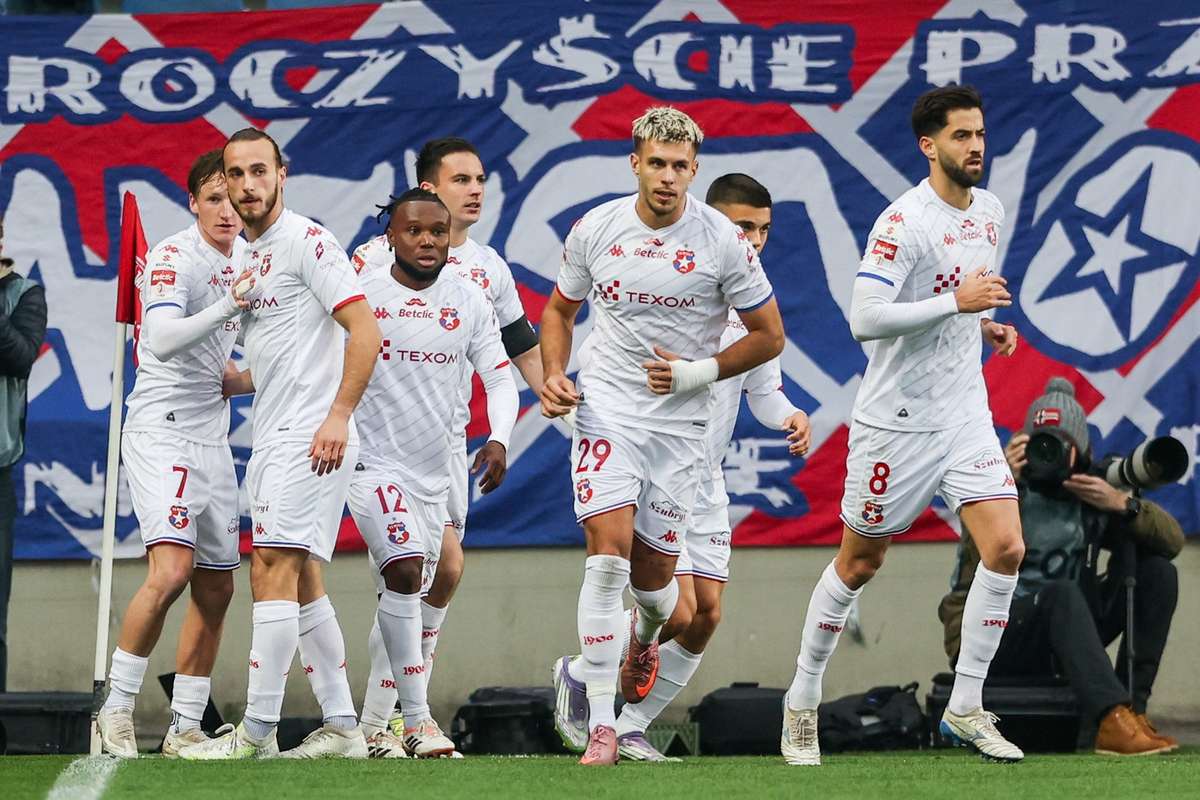 По итогам первого тура лидер сыграет в Седльце. Матч на саммите в Прушкуве