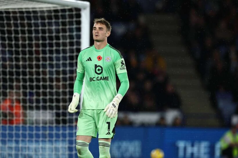 Якуб Столарчик получил травму и впервые в сезоне покинул ворота Лестера