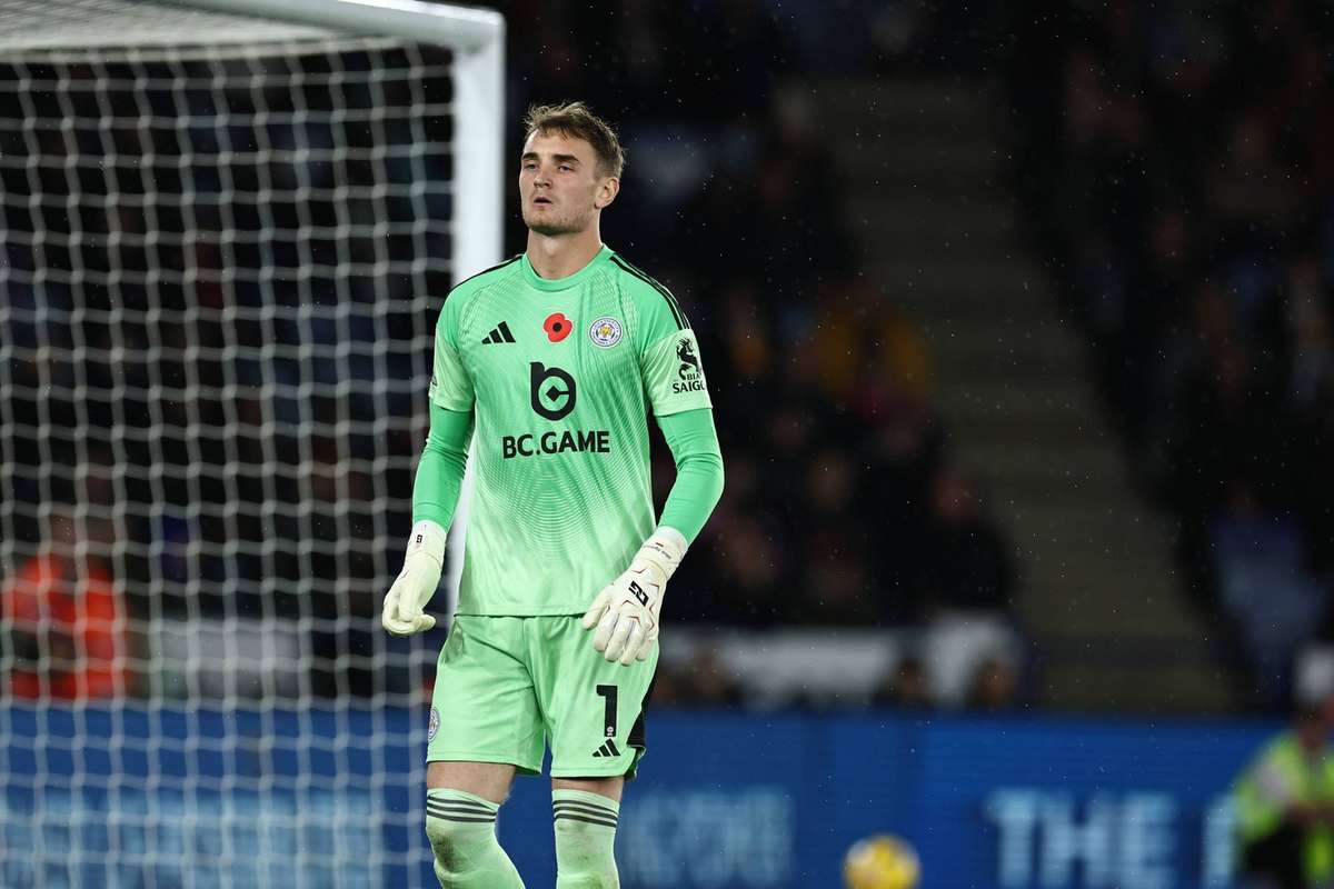 Якуб Столарчик получил травму и впервые в сезоне покинул ворота Лестера