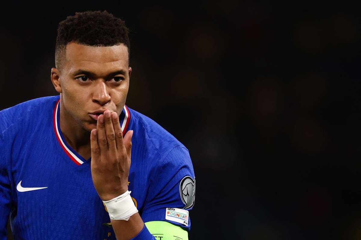 Франция едет на ЧМ, Ирландия приостанавливает праздник Португалии, итальянцы едва обыграли Молдову