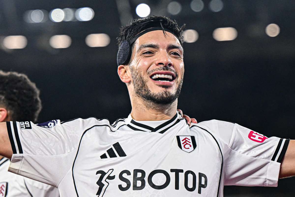 Рауль Хименес приближается к рекорду Чичарито по результативности в Европе