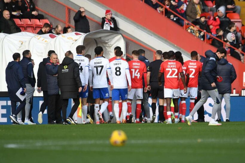 Матч «Чарльтон Атлетик» прерван, а затем отменен из-за смерти болельщика