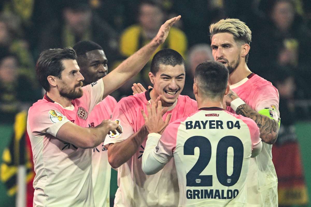 Леверкузенский «Байер» отплатил дортмундской «Боруссии» за поражение и продолжает выступать в Кубке Германии.