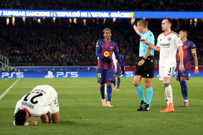 Ламина Ямал раздражает перемена, и Флик объясняет свое решение.