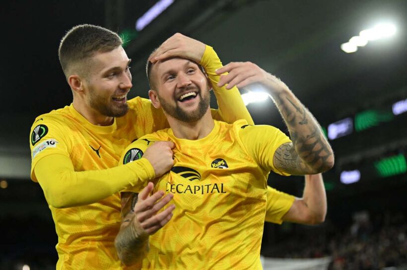 Страсбург доминировал в основной фазе Лиги конференций, голы Паржишека и Англии