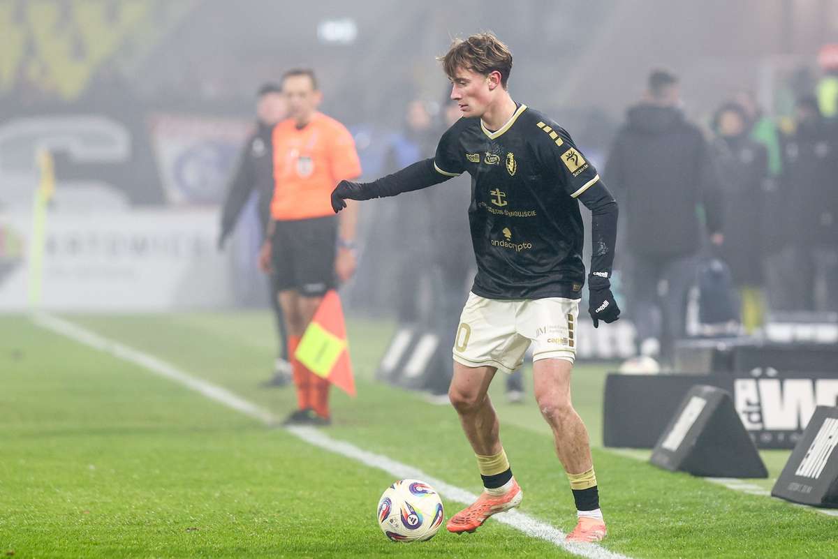 Большой итальянский клуб приобретает Адриана Пржиборека. В четверг полузащитник вылетает в Рим.