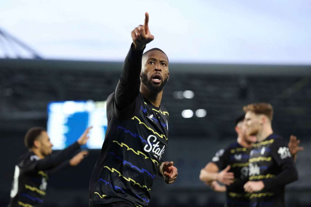 Бето спас Эвертон от ничьей в добавленное время против Брайтона