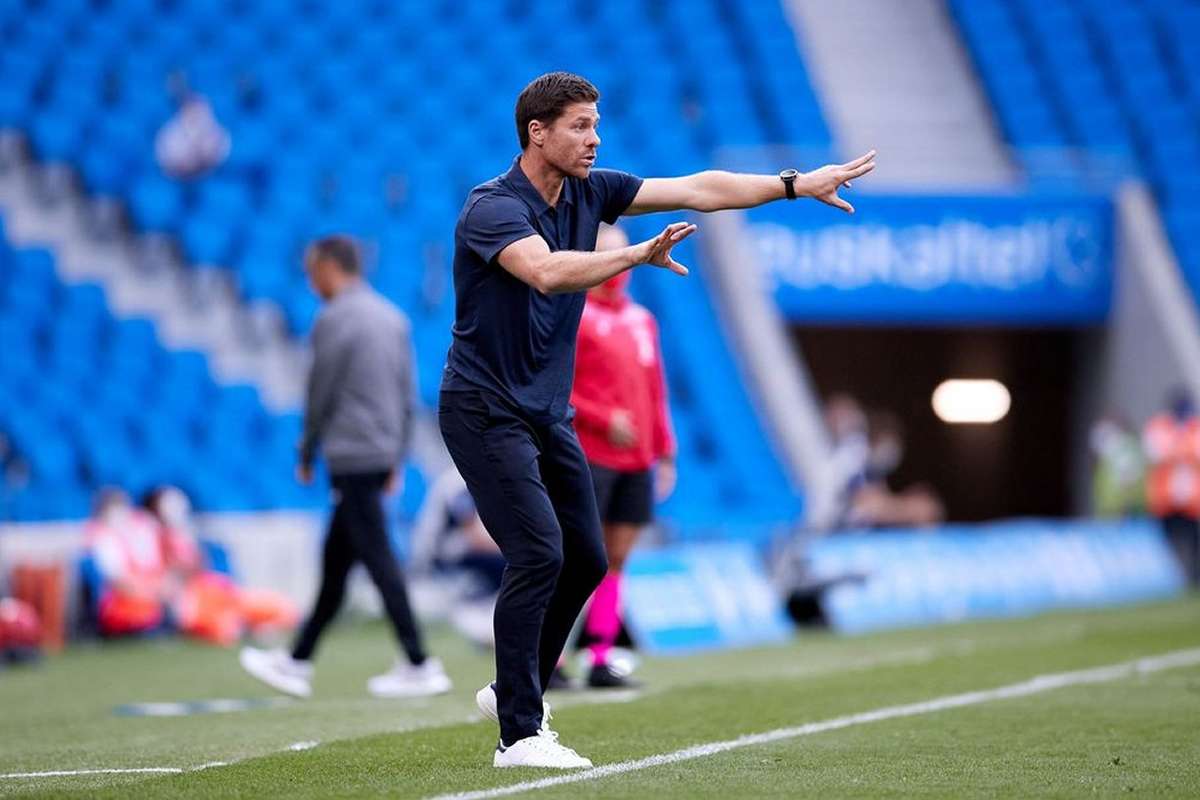 Легенда UFC Хабиб раскритиковал футболистов после увольнения Хаби: «Вы избалованные дети!»