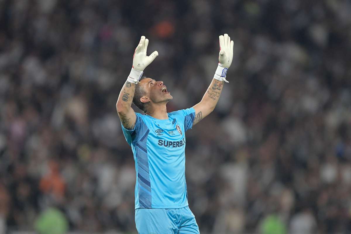 45-летний вратарь Фабио с новым контрактом побьет рекорд по выступлениям