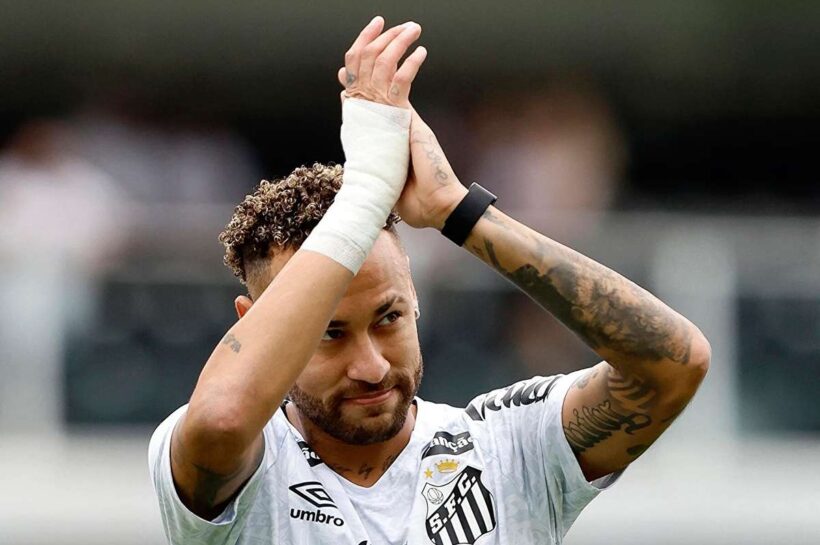 Неймар подумывал о завершении карьеры, сообщил его отец. Участие в чемпионате мира держит его в игре.