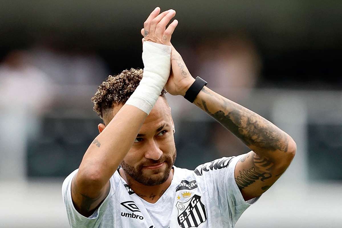 Неймар подумывал о завершении карьеры, сообщил его отец. Участие в чемпионате мира держит его в игре.