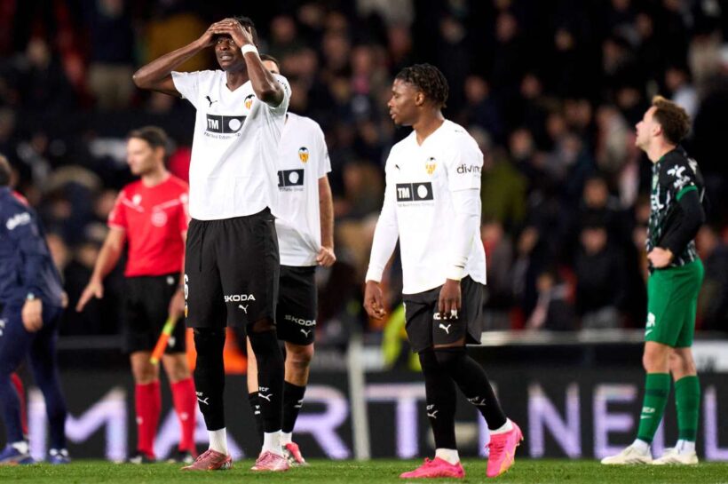 Валенсия и Севилья, несмотря на новый год, не восстанавливаются после кризиса