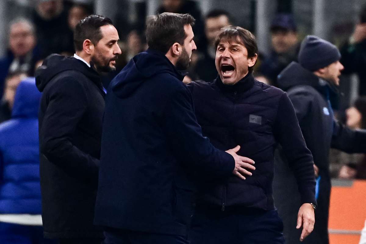 Его оштрафовали, и следующие матчи он будет смотреть с трибун. Конте расплачивается за свой гнев