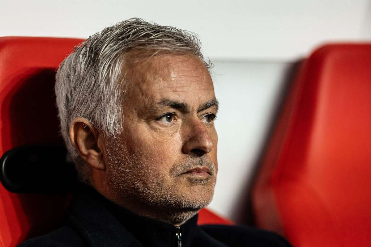 Жозе Моуринью наказал игроков: заставил их спать на тренировочном центре после болезненного поражения