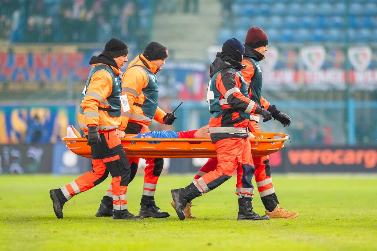 Буасгар выбыл из игры за Пяста на несколько недель из-за травмы в начале матча с Лехом.