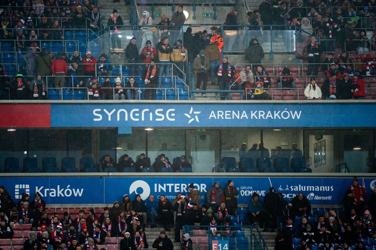 Большой успех в 1-й лиге при полных трибунах. Билеты на матч «Висла» – «Вечиста» распроданы.