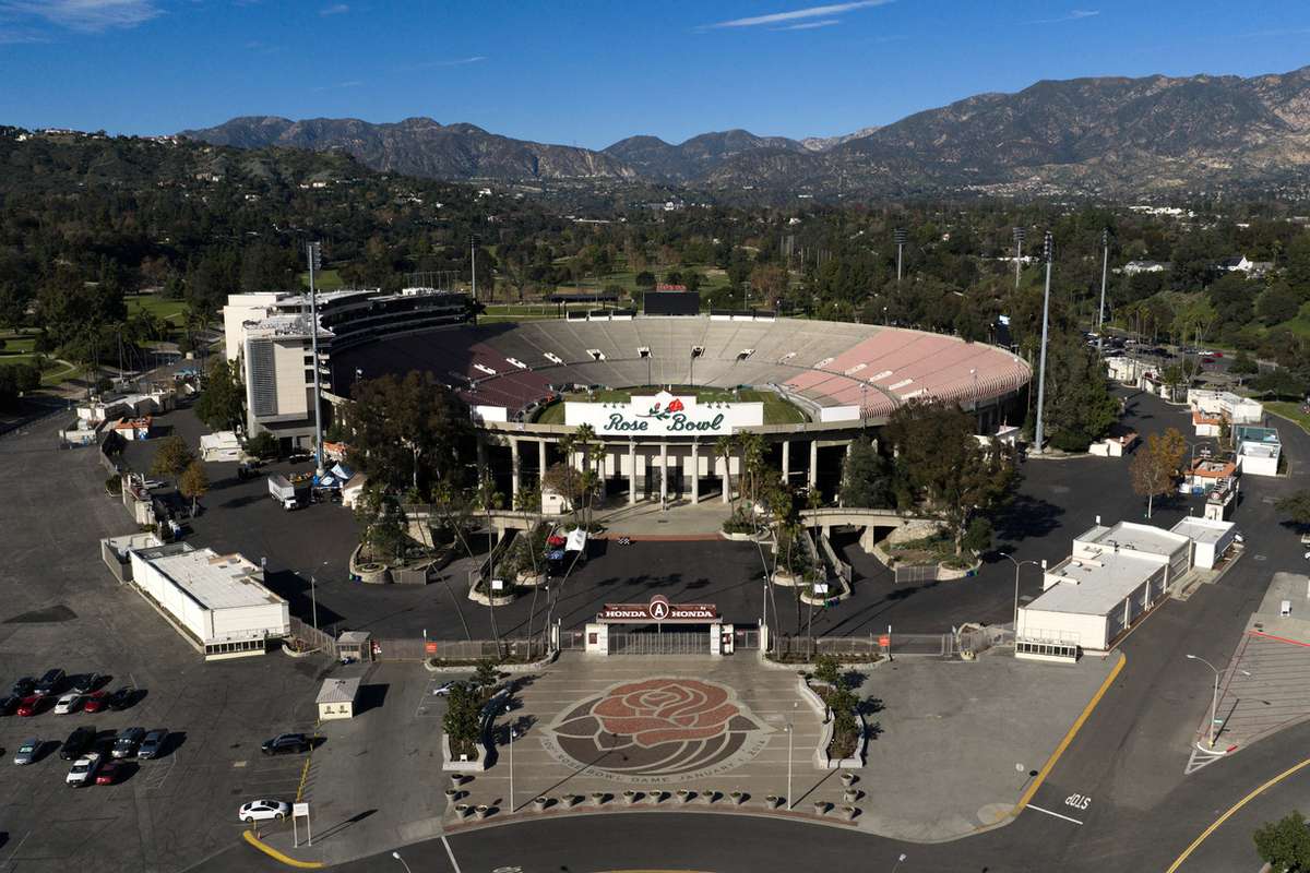 Стадионы, выбранные для проведения футбольных турниров Олимпийских игр 2028 года в Лос-Анджелесе. Финал в Пасадене.