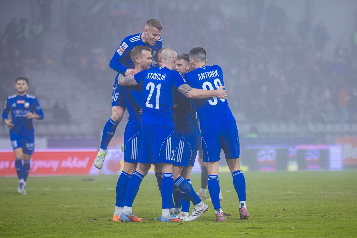 Сильный старт для краковского дуэта, поражение для занявшего второе место. Фантастический гол Данковски