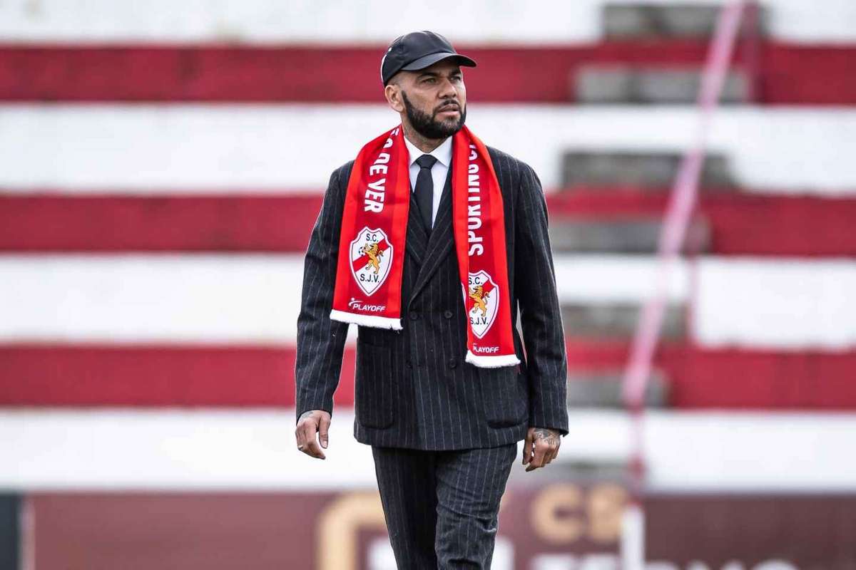 Дани Алвес не будет играть за Сан-Жуан де Вер в третьей лиге Португалии.