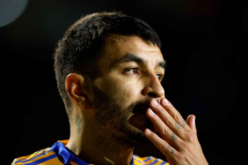 Корреа забивает гол в разгроме Тигреса